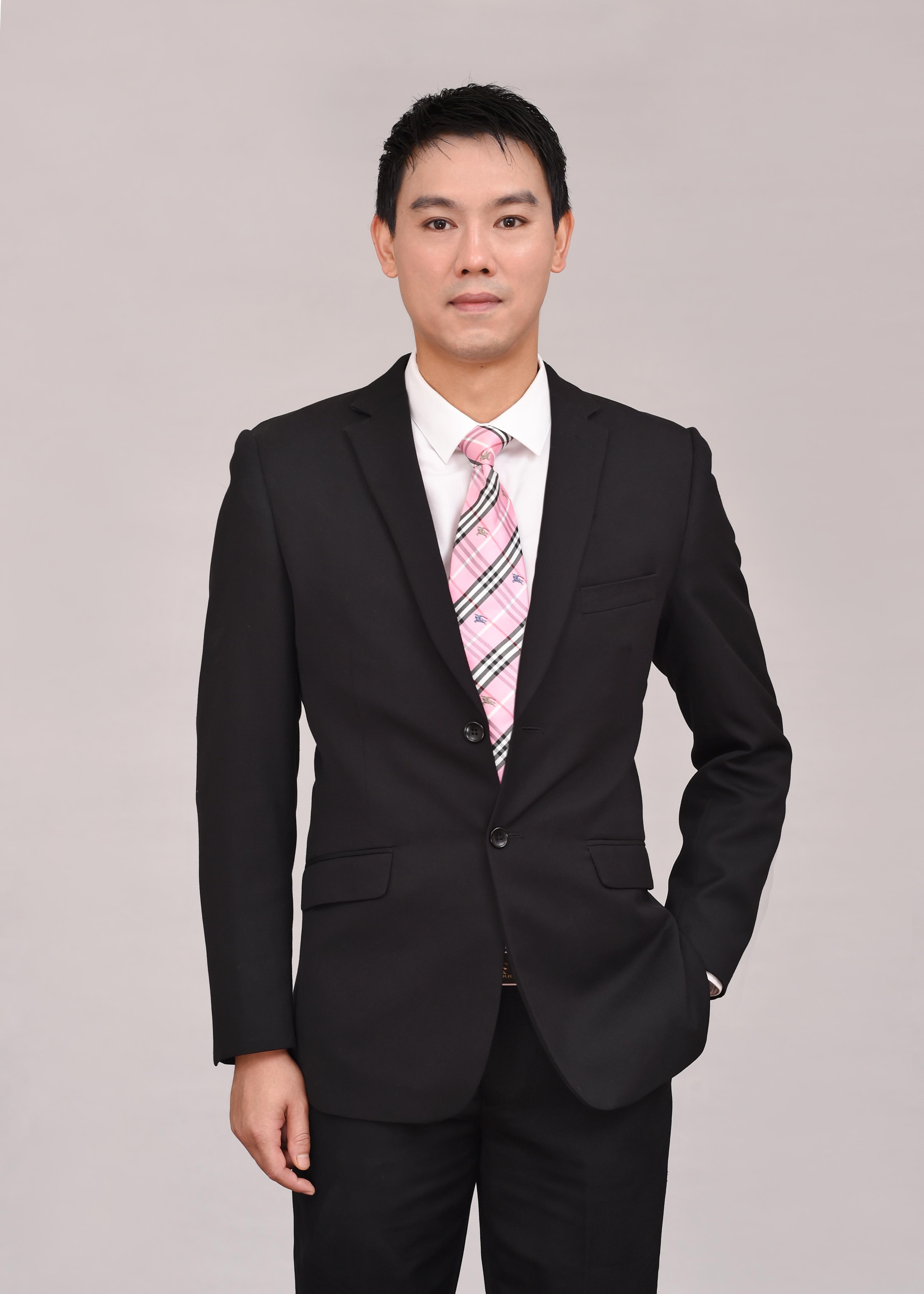 邓家伟 项目运营总监